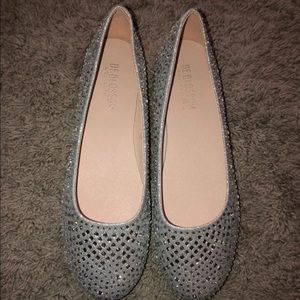 BEAUTIFUL!! NWT Size 10 Silver Rhinestone Flats.